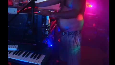 punkrunr083 online show from 3, 6, 2026