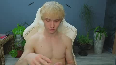 Snapshot of pupsenish chatting on 19, 4, 2026 Jesse online show from 19, 4, 2026