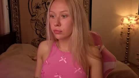 Snapshot of pureeangel chatting on 24, 6, 2026 Megan online show from 24, 6, 2026