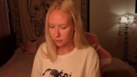 Snapshot of pureeangel chatting on 3, 8, 2026 Megan online show from 3, 8, 2026