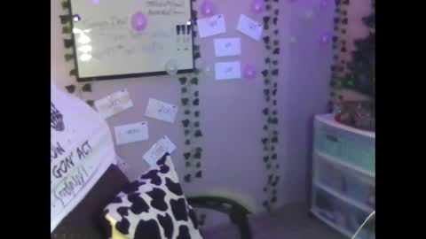 Purple2StayThnxxx online show from 21, 11, 2025