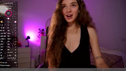 Snapshot of purple_baby chatting on 25, 10, 2025 Sasha  wait you here 6 of November. will celebrate my B- day online show from 25, 10, 2025