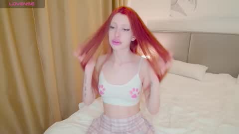 Snapshot of purring_cat chatting on 27, 11, 2025 Lilly online show from 27, 11, 2025