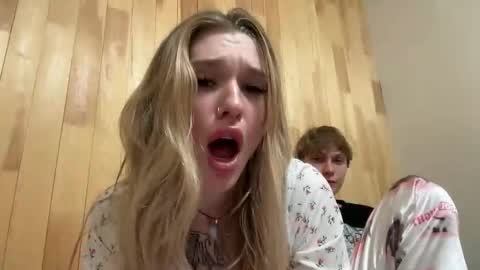 Snapshot of pussymoneywet chatting on 23, 9, 2025 Lina online show from 23, 9, 2025