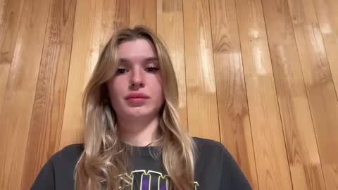 Snapshot of pussymoneywet chatting on 25, 9, 2025 Lina online show from 25, 9, 2025