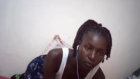 Snapshot of queen_0012 chatting on 10, 7, 2026 asher online show from 10, 7, 2026