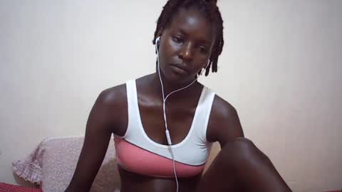 Snapshot of queen_0012 chatting on 12, 7, 2026 asher online show from 12, 7, 2026