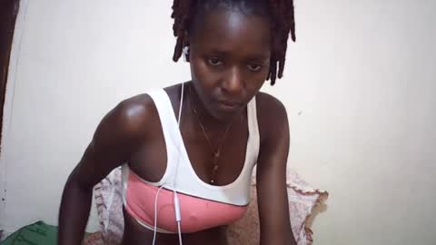Snapshot of queen_0012 chatting on 28, 7, 2026 asher online show from 28, 7, 2026