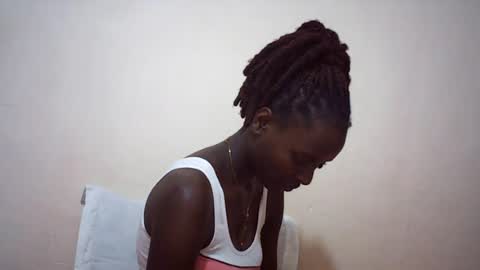 Snapshot of queen_0012 chatting on 28, 7, 2026 asher online show from 28, 7, 2026