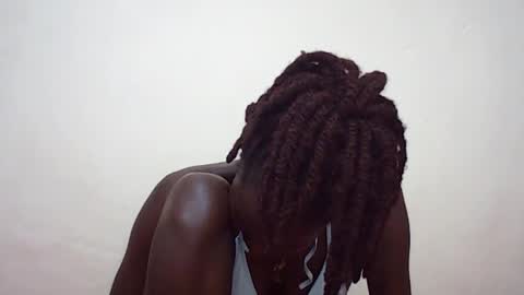 Snapshot of queen_0012 chatting on 30, 7, 2026 asher online show from 30, 7, 2026