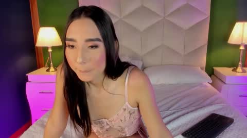 Snapshot of queen__violet chatting on 18, 2, 2025 Queen Violet online show from 18, 2, 2025