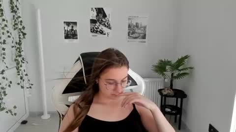 Snapshot of queen_amelie chatting on 17, 7, 2026 Amelie online show from 17, 7, 2026