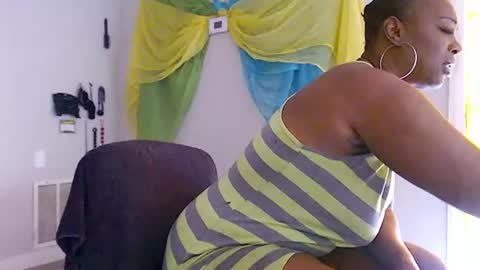 Snapshot of queen_anita chatting on 30, 6, 2026 QnAnitaDix online show from 30, 6, 2026