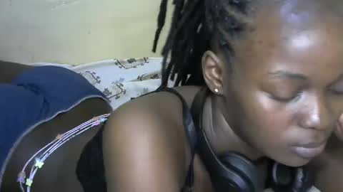 Snapshot of queen_banice chatting on 15, 11, 2025 queen_banice online show from 15, 11, 2025