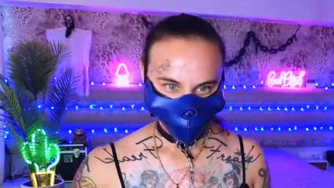 Snapshot of queen_freak chatting on 26, 9, 2025 Queen Freak online show from 26, 9, 2025