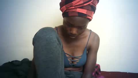 Snapshot of queen_joan chatting on 4, 2, 2025 queen_joan online show from 4, 2, 2025