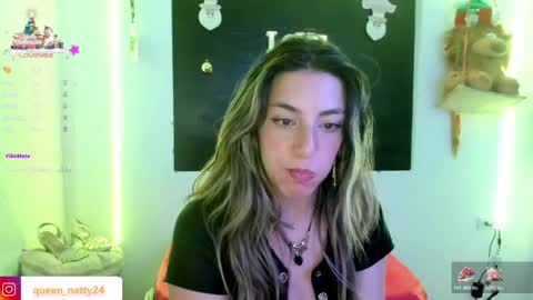 Snapshot of queen_natttyy chatting on 5, 1, 2025 queen_natttyy online show from 5, 1, 2025
