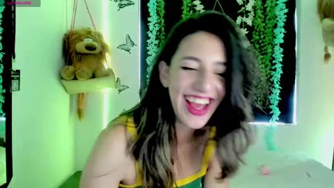 Snapshot of queen_natttyy chatting on 22, 4, 2026 queen_natttyy online show from 22, 4, 2026