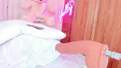 queen_yully online show from 7, 3, 2025