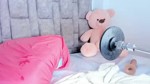 Snapshot of queen_yully chatting on 19, 2, 2026 queen_yully online show from 19, 2, 2026