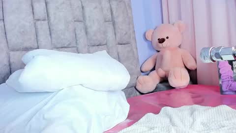 Snapshot of queen_yully chatting on 27, 2, 2026 queen_yully online show from 27, 2, 2026