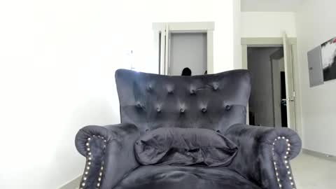 Queen Blaire online show from 9, 10, 2025