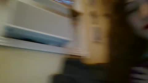 queencrimsonlvx online show from 16, 4, 2026