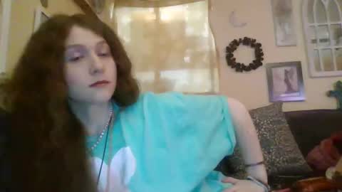 Snapshot of queencrimsonlvx chatting on 29, 4, 2026 queencrimsonlvx online show from 29, 4, 2026