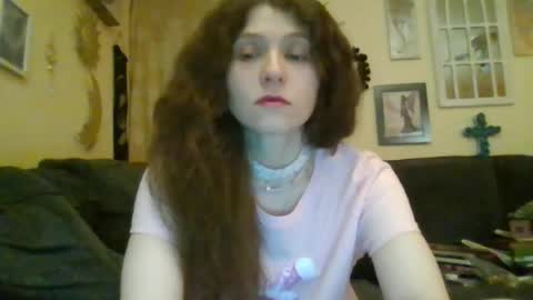 Snapshot of queencrimsonlvx chatting on 28, 5, 2026 queencrimsonlvx online show from 28, 5, 2026