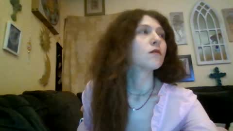 Snapshot of queencrimsonlvx chatting on 29, 7, 2026 queencrimsonlvx online show from 29, 7, 2026