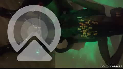 Snapshot of queenmaheliya chatting on 22, 12, 2025 queenmaheliya online show from 22, 12, 2025