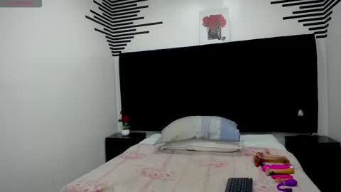 Snapshot of queenmature chatting on 27, 9, 2025 VickyBoobss online show from 27, 9, 2025
