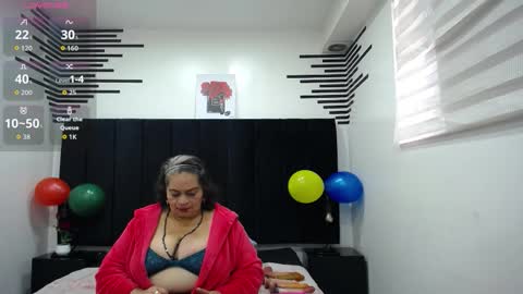Snapshot of queenmature chatting on 12, 10, 2025 VickyBoobss online show from 12, 10, 2025