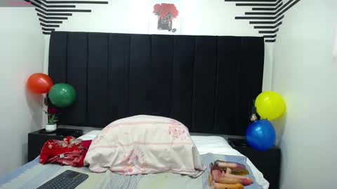 Snapshot of queenmature chatting on 15, 10, 2025 VickyBoobss online show from 15, 10, 2025