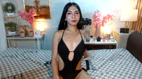 queennira online show from 18, 7, 2026