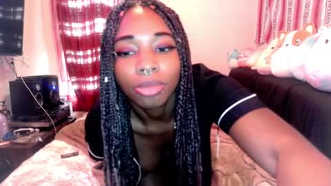 Snapshot of queenofheartsfaerah chatting on 5, 2, 2025 QueenOfHearts online show from 5, 2, 2025