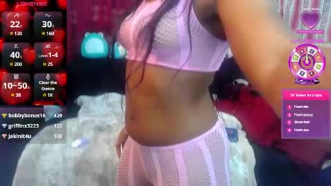 Snapshot of queenofheartsfaerah chatting on 1, 3, 2025 QueenOfHearts online show from 1, 3, 2025