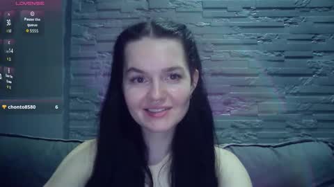 QueenOfModels online show from 6, 2, 2026