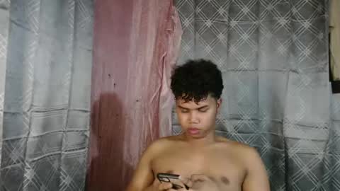 Snapshot of queenpinayebony_xx chatting on 13, 5, 2026 queenpinayebony_xx online show from 13, 5, 2026