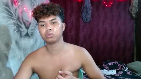Snapshot of queenpinayebony_xx chatting on 16, 5, 2026 queenpinayebony_xx online show from 16, 5, 2026