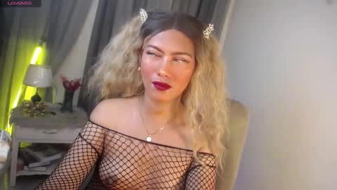 Snapshot of queensabbyvee chatting on 12, 11, 2025 Sabrina online show from 12, 11, 2025