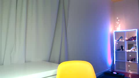 Queensy online show from 9, 3, 2025