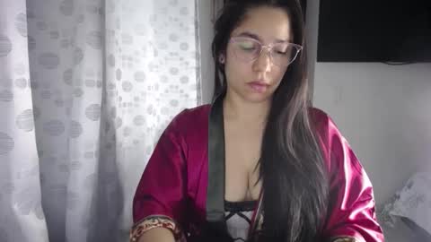 Snapshot of queenvictoria2023 chatting on 19, 11, 2025 Paola online show from 19, 11, 2025