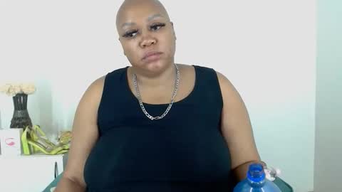 Snapshot of queenxjessi chatting on 13, 10, 2025 QUEENxJESSI online show from 13, 10, 2025