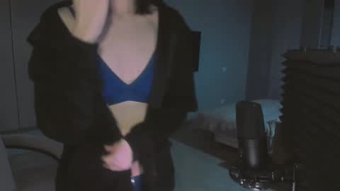 Snapshot of quietluxury chatting on 20, 12, 2025 quietluxury online show from 20, 12, 2025