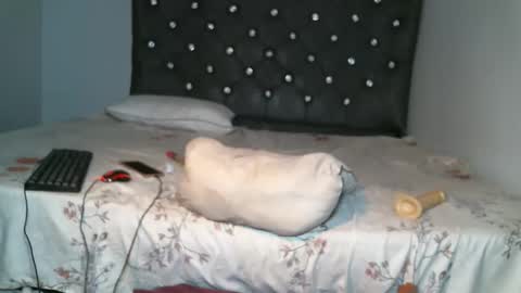 Snapshot of quiin22 chatting on 21, 11, 2025 Sheero online show from 21, 11, 2025