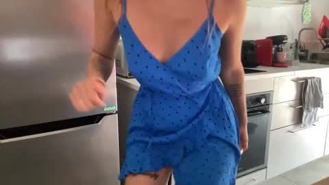 Snapshot of quinnyelena chatting on 4, 6, 2026 Quinnyelena online show from 4, 6, 2026