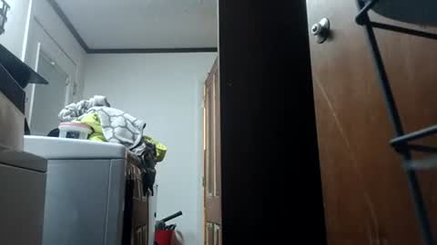 Snapshot of r04233054 chatting on 18, 12, 2025 r04233054 online show from 18, 12, 2025