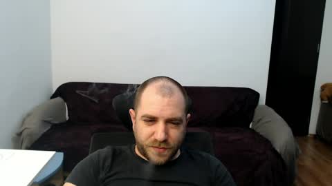 R0bila online show from 8, 4, 2026