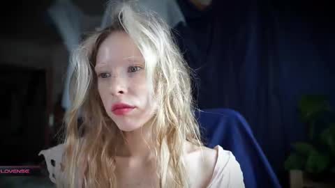 Snapshot of radiant_ada chatting on 16, 9, 2025 ada online show from 16, 9, 2025